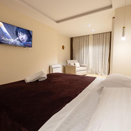 Luxury Center Observatori Apartment Tirana Exterior photo