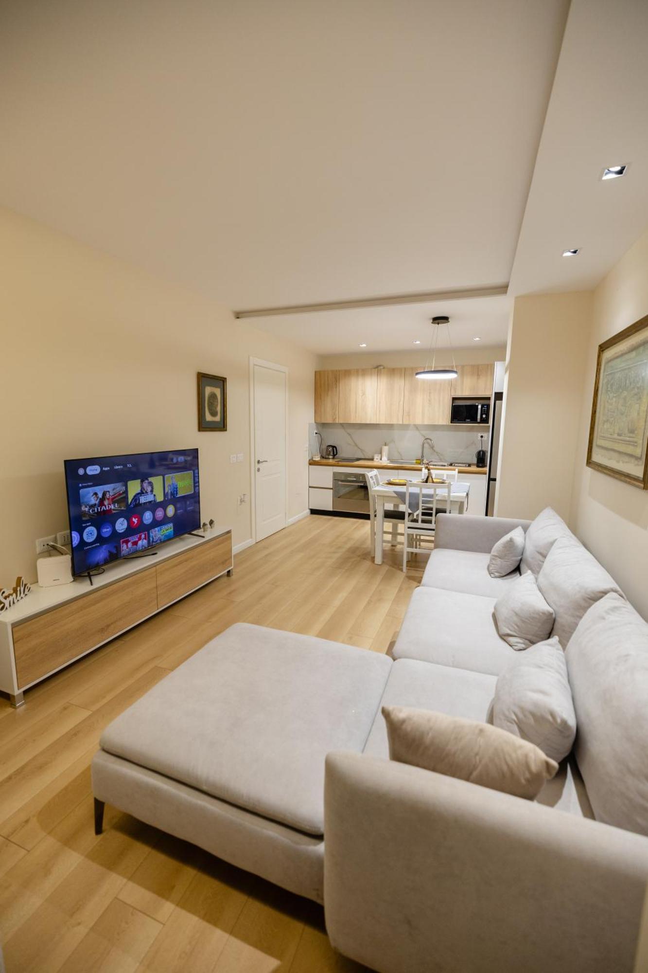 Luxury Center Observatori Apartment Tirana Exterior photo