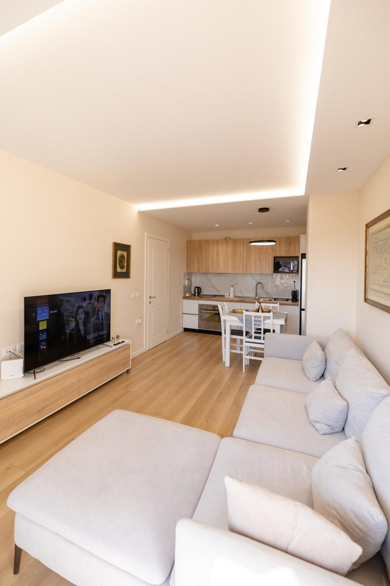 Luxury Center Observatori Apartment Tirana Exterior photo